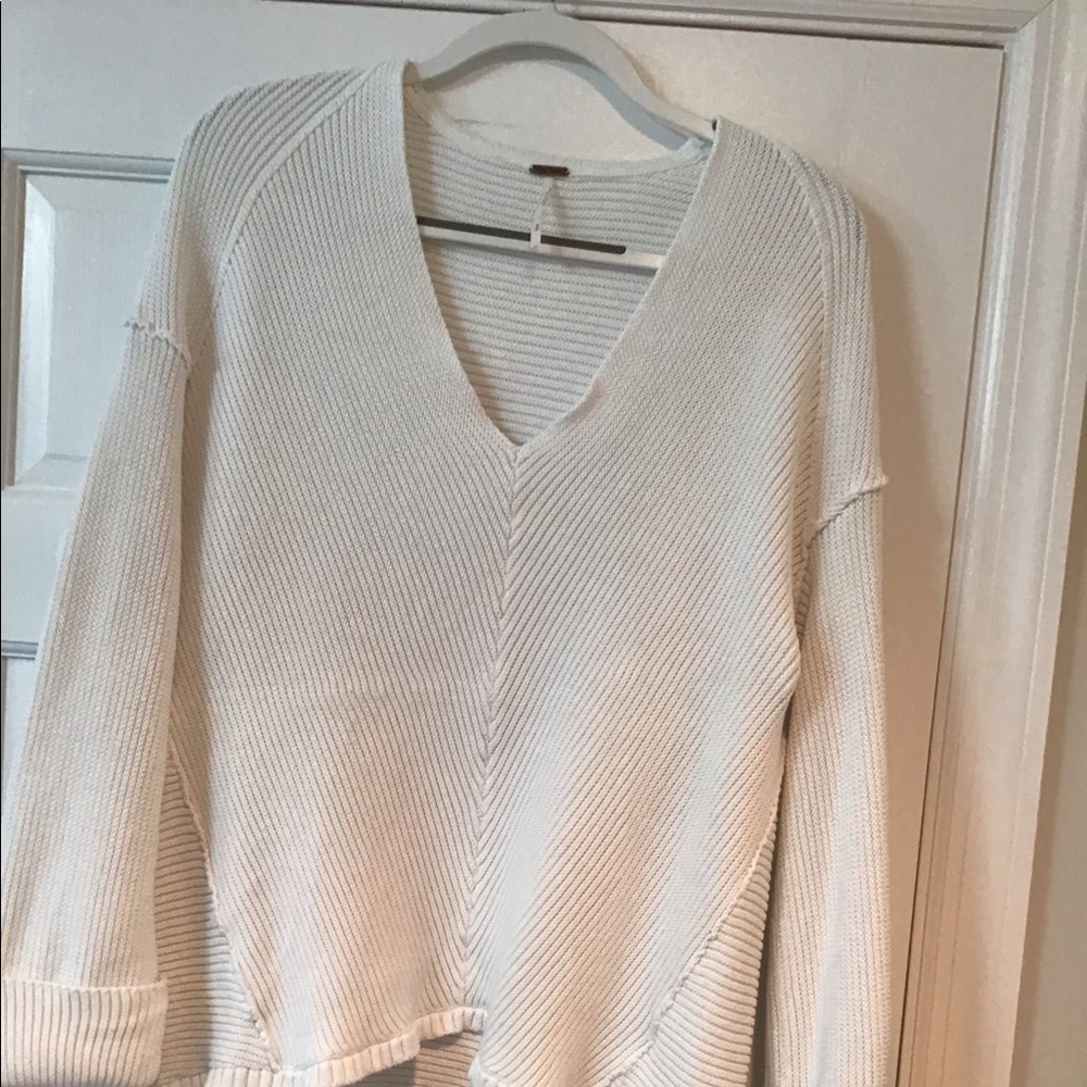 LIKE NEW! Free People White Cotton V Neck Oversized Sweater sz S